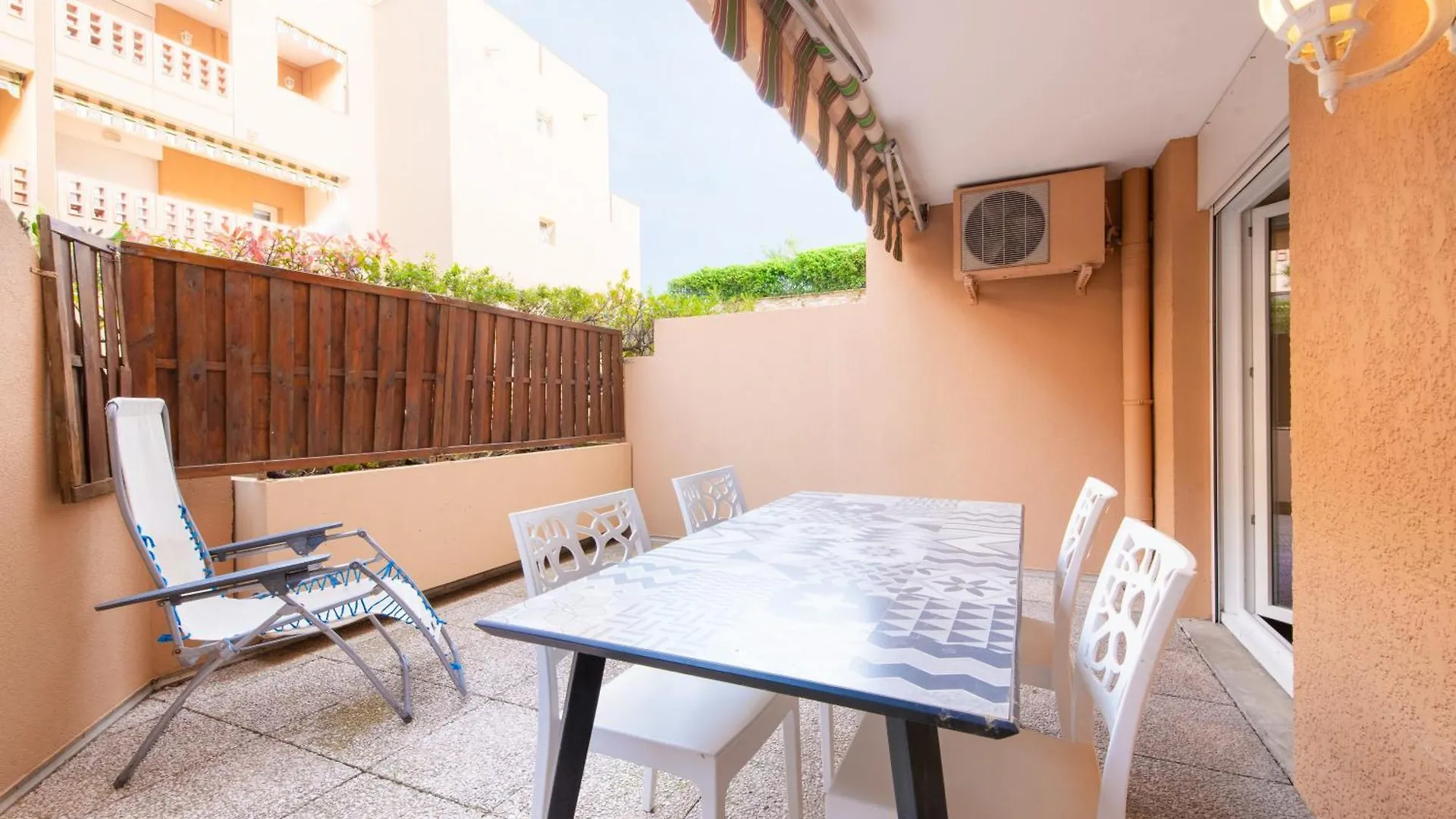 T2 Neuf Centre Ville et Plage Parking Gratuit Sainte-Maxime France